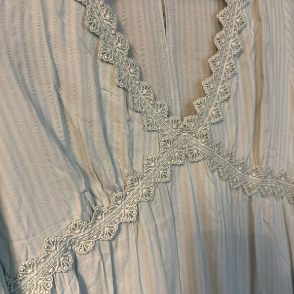 Hem & Thread - Picture 3 of 4